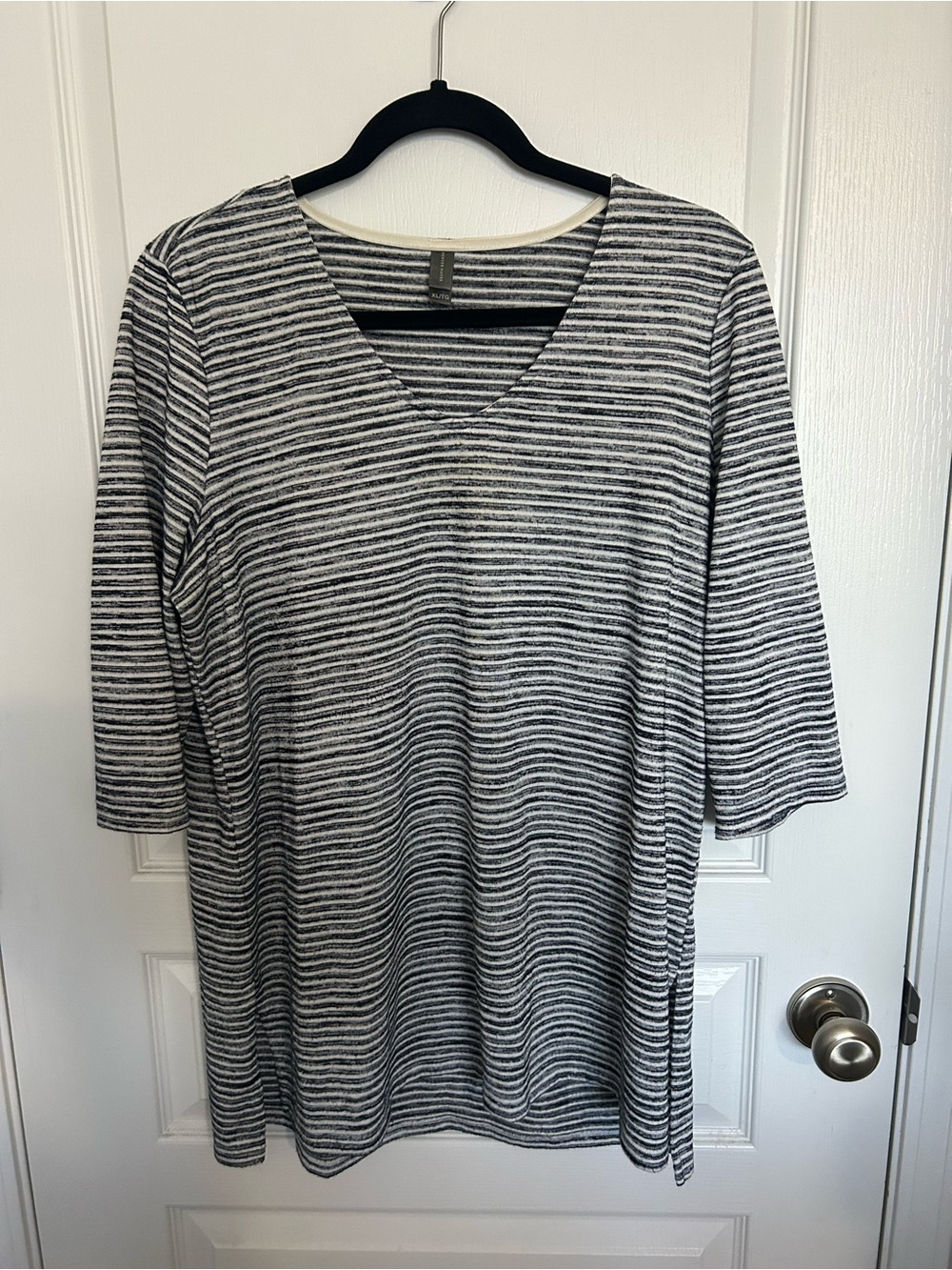 Denver Hayes Black & White Striped V-Neck Long Sleeve Tunic